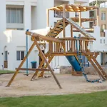 3-Bedroom Apartment In Azzurra With Private Garden And Sea View Non Egyptians Only