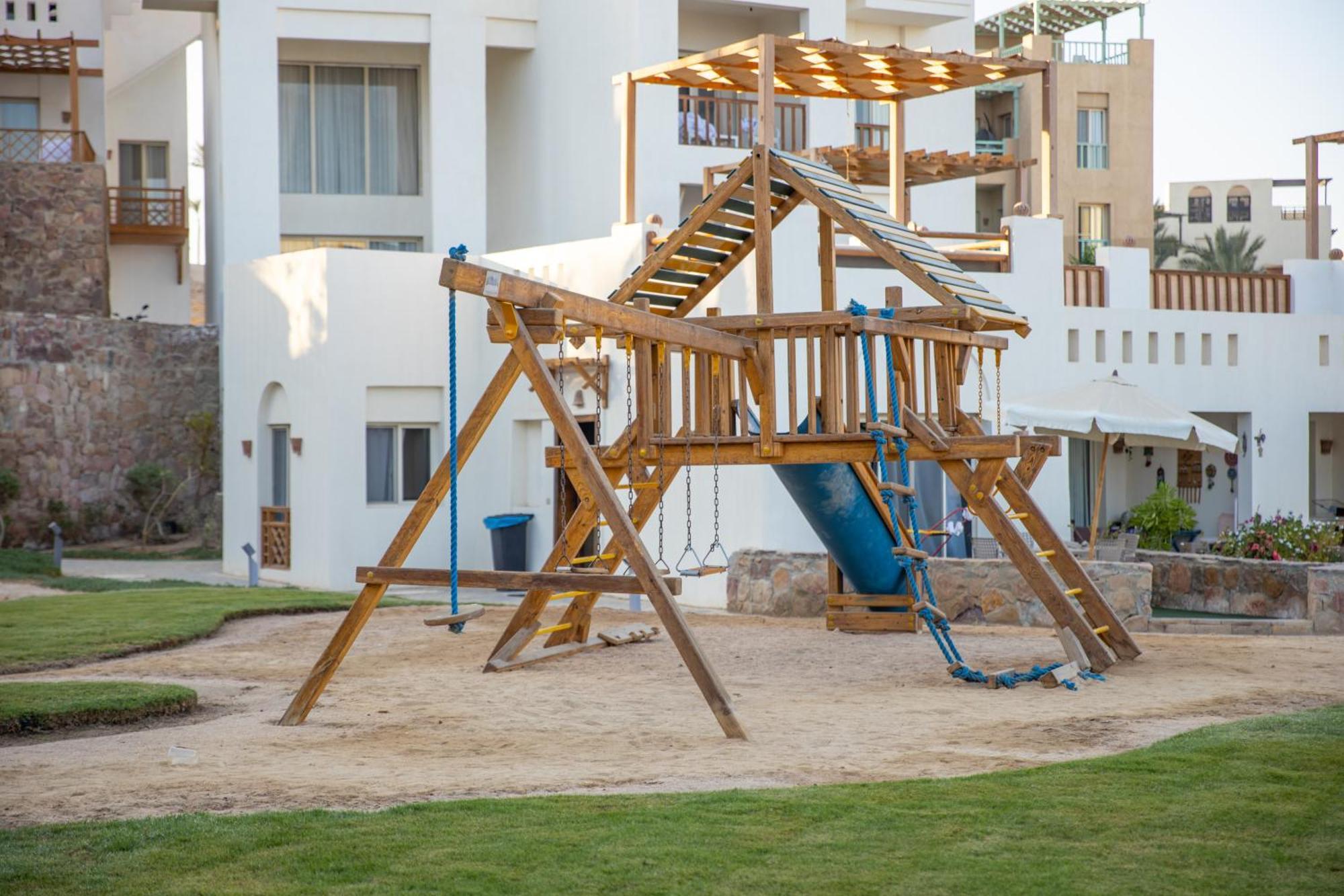 3-bedroom In Azzurra With Private Garden And Sea View Non Egyptians Only Apartment