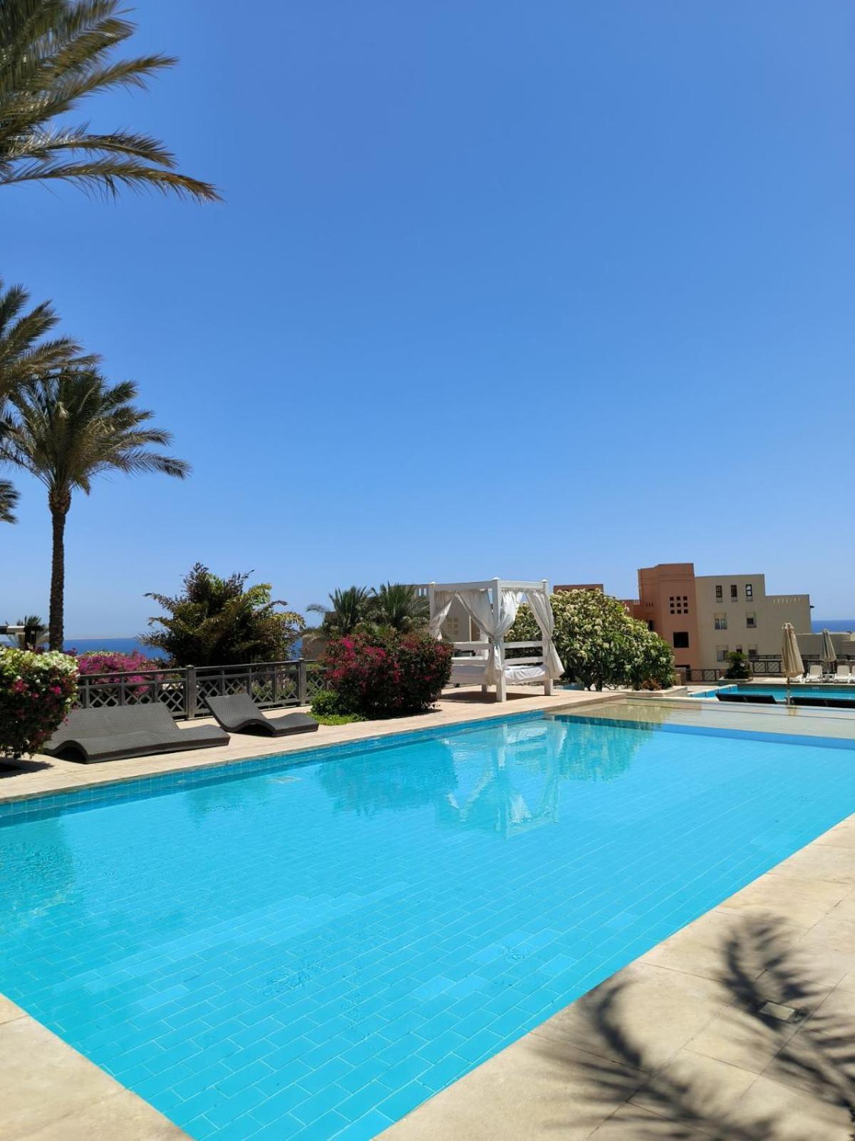 3-bedroom In Azzurra With Private Garden And Sea View Non Egyptians Only Apartment